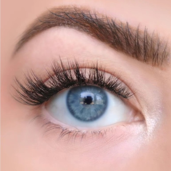 The Heartbreaker Faux-Mink Underlash Clusters - Black - Picture 2 of 10